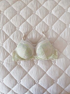𝜗𝜚Victoria’s Secret Dream Angels push up ivory/green lace rhinestone bra